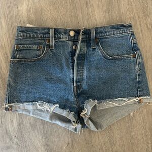 Levis denim shorts size 28